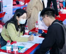 对外校学生定时开放现场配置“就业推荐官”