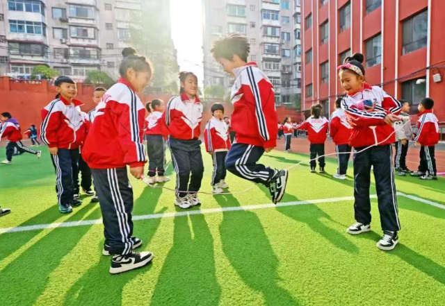 痛痛快快玩一瞬间这五分钟更是一种教育观念的刻度 痛痛快快玩一瞬间这五分钟更是一种教育观念的刻度